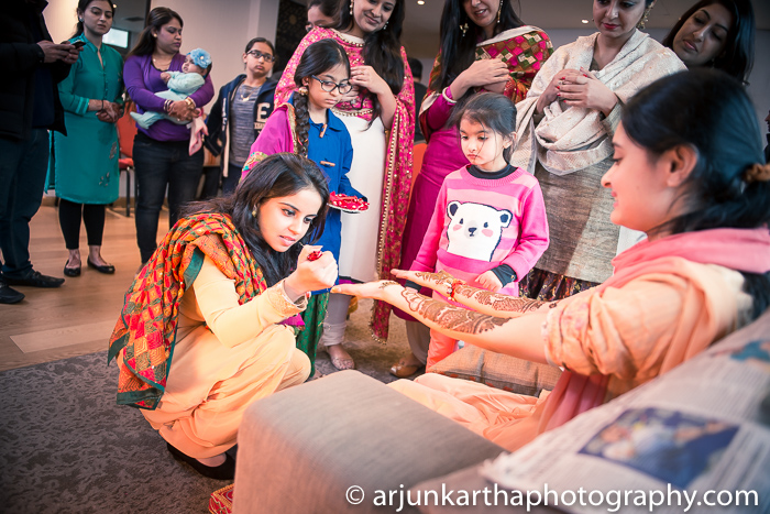 Arjun-Kartha-Candid-Wedding-Photography-Gulveen-Angad-24