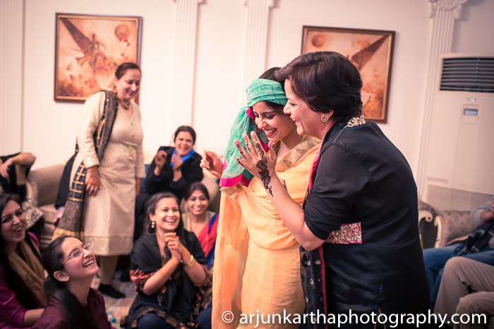 Arjun-Kartha-Candid-Wedding-Photography-Gulveen-Angad-39