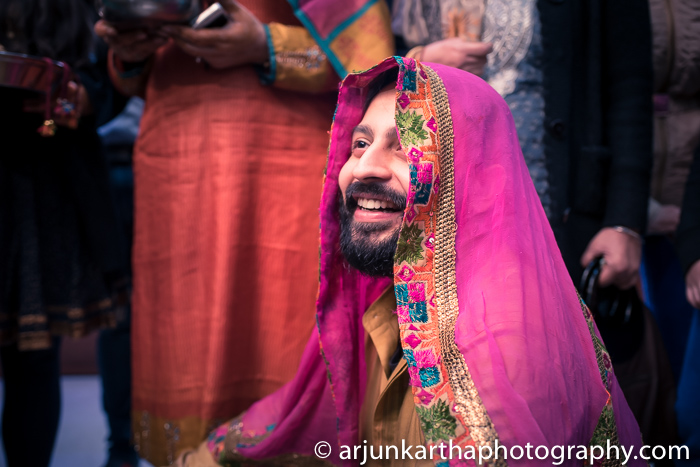 Arjun-Kartha-Candid-Wedding-Photography-Gulveen-Angad-42