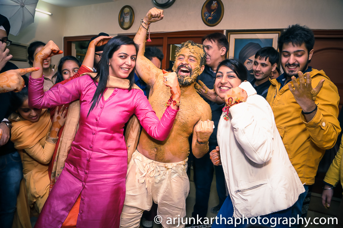 Arjun-Kartha-Candid-Wedding-Photography-Gulveen-Angad-45