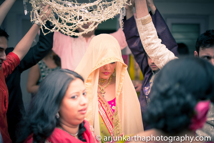 Arjun-Kartha-Candid-Wedding-Photography-Sarika-Avin-113