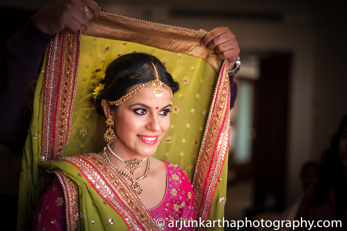 Arjun-Kartha-Candid-Wedding-Photography-Sarika-Avin-91