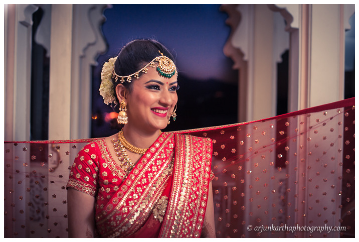 Arjun-Kartha-Candid-Wedding-Photography-Jagmandir-Udaipur-34