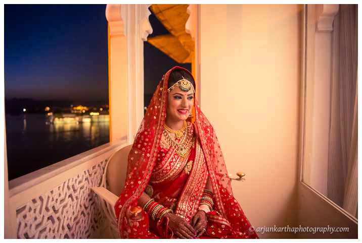 Arjun-Kartha-Candid-Wedding-Photography-Jagmandir-Udaipur-35