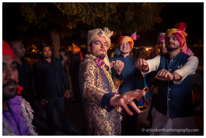Arjun-Kartha-Candid-Wedding-Photography-Jagmandir-Udaipur-37