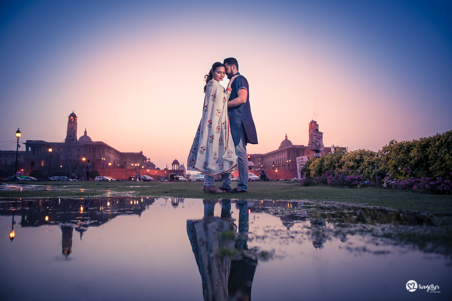 India Gate | Pre wedding photoshoot outdoor, Wedding portrait poses, Pre  wedding photoshoot outfit